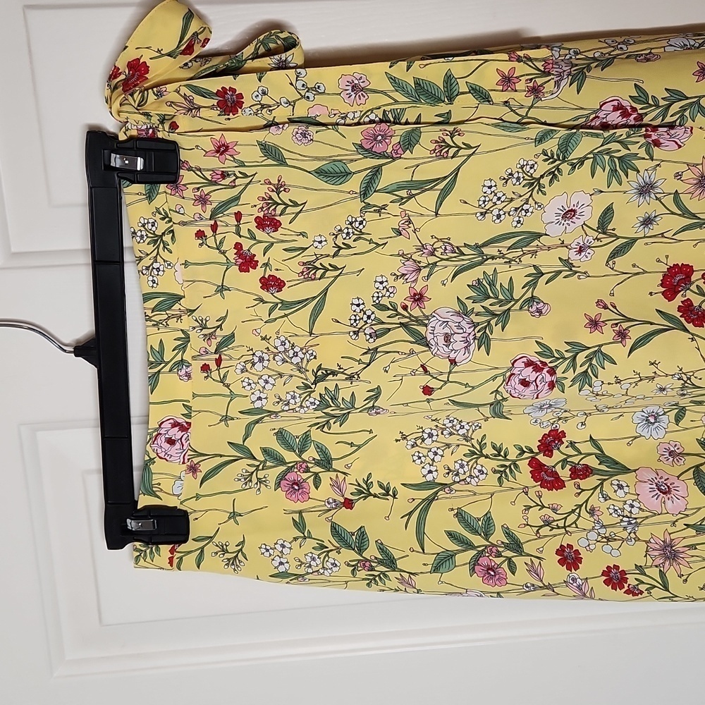 LOFT Yellow Floral Wrap Skirt Size 4P - Picture 3 of 8